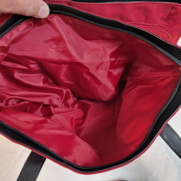 Elizabeth Arden Three Compartment Travel Bag - Picture 5 of 10